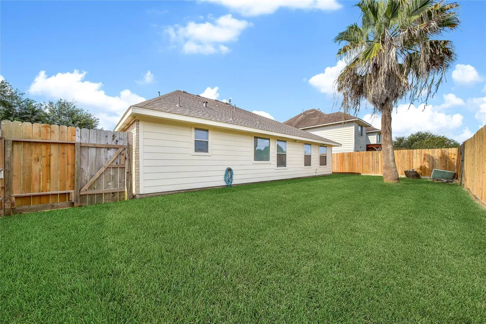 6403 Larrycrest Drive Pearland, TX 77584