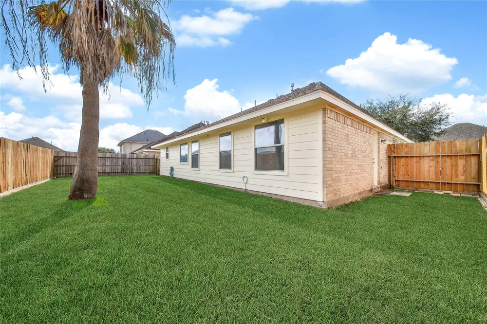 6403 Larrycrest Drive Pearland, TX 77584