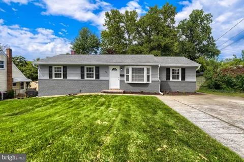 696 W MAPLE ROAD