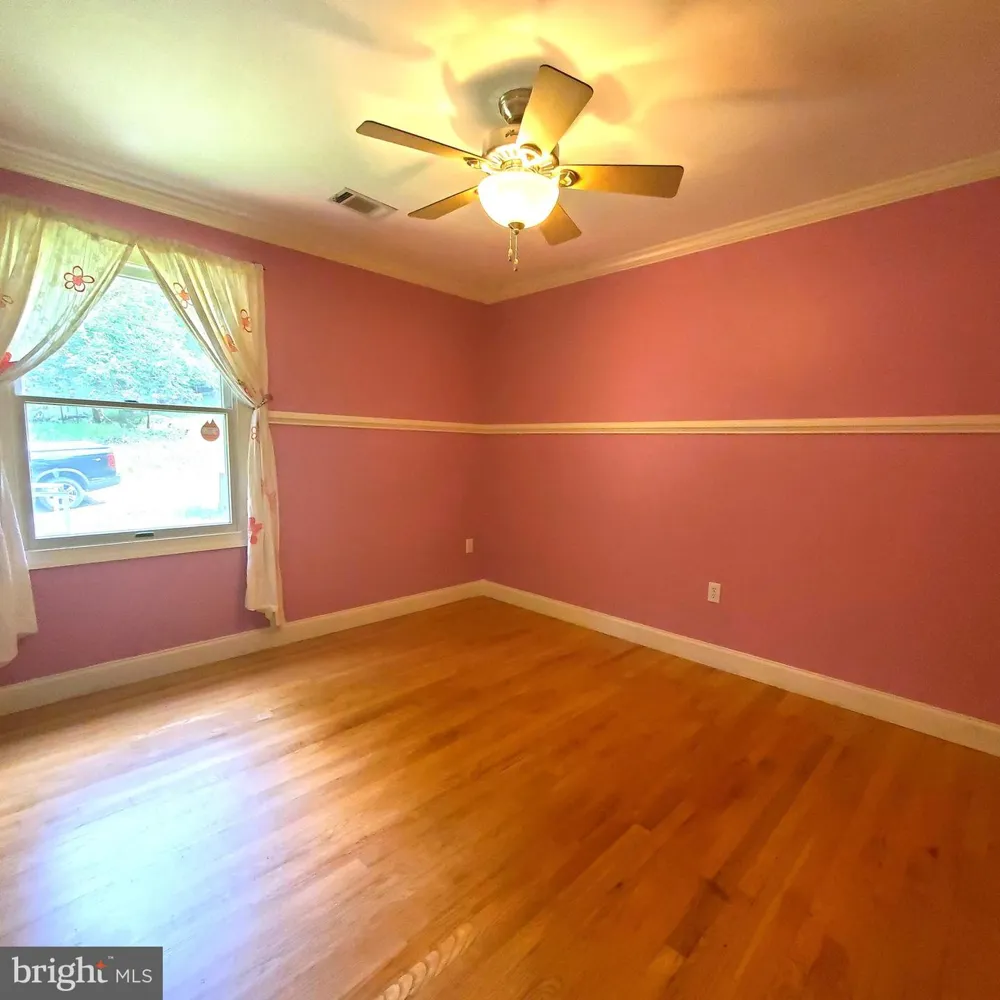 36 SNAKE LANE Hedgesville, WV 25427