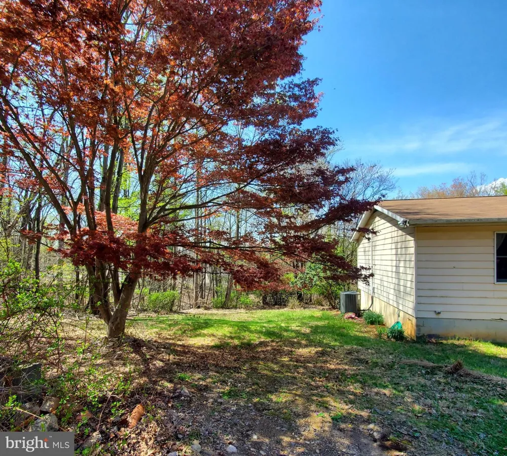 36 SNAKE LANE Hedgesville, WV 25427