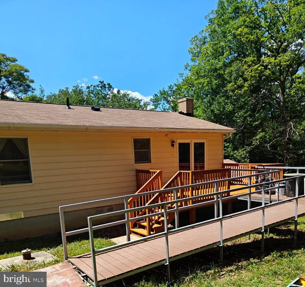 36 SNAKE LANE Hedgesville, WV 25427