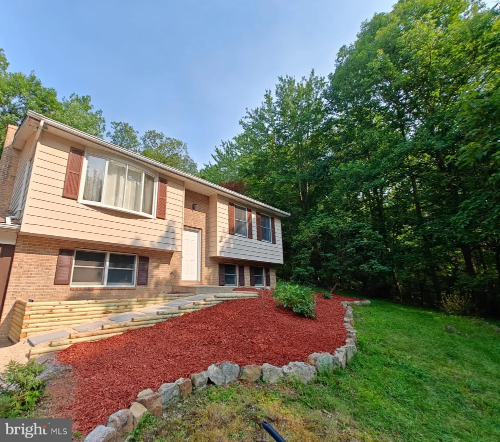 36 SNAKE LANE Hedgesville, WV 25427