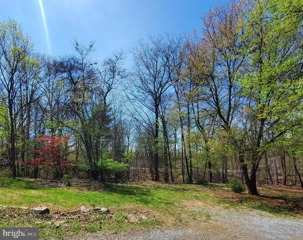 36 SNAKE LANE Hedgesville, WV 25427