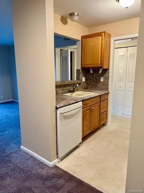 831 BLOOMFIELD VILLAGE BOULEVARD #B