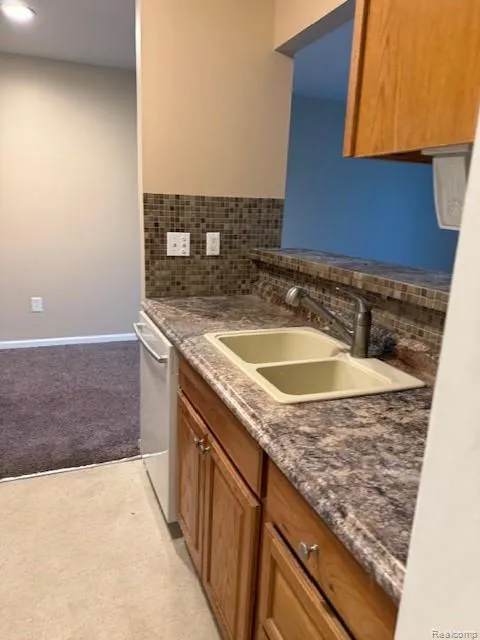 831 BLOOMFIELD VILLAGE BOULEVARD #B Auburn Hills City, MI 48326