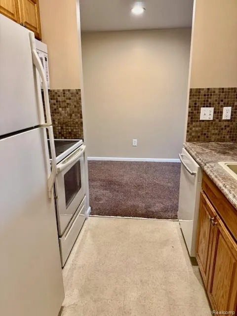 831 BLOOMFIELD VILLAGE BOULEVARD #B Auburn Hills City, MI 48326