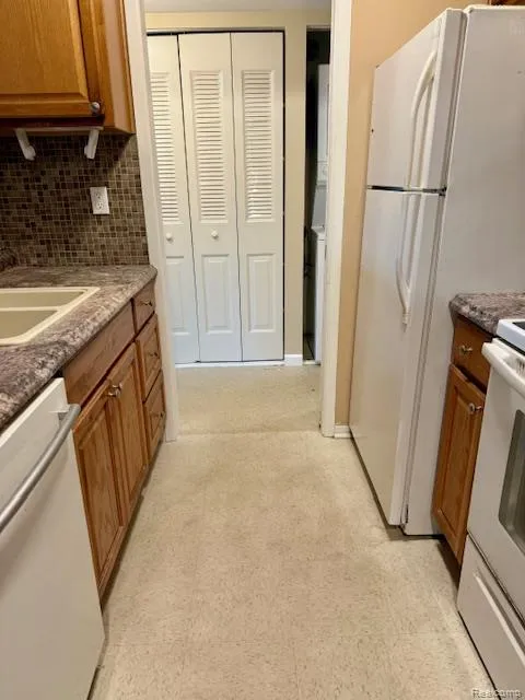 831 BLOOMFIELD VILLAGE BOULEVARD #B Auburn Hills City, MI 48326