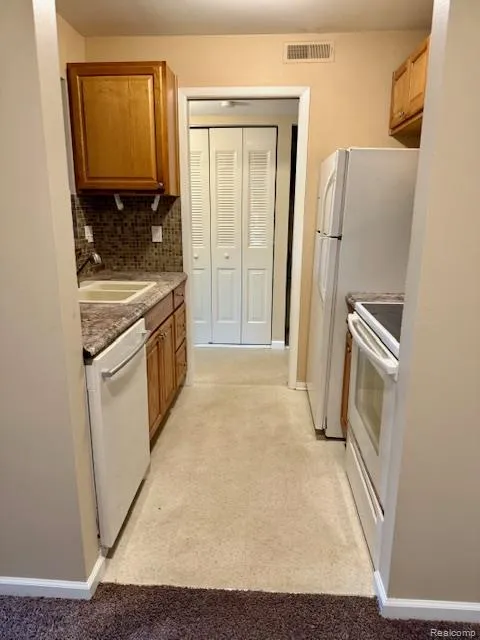831 BLOOMFIELD VILLAGE BOULEVARD #B Auburn Hills City, MI 48326