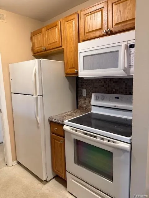 831 BLOOMFIELD VILLAGE BOULEVARD #B Auburn Hills City, MI 48326