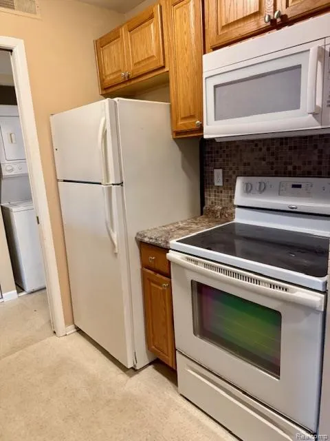 831 BLOOMFIELD VILLAGE BOULEVARD #B Auburn Hills City, MI 48326