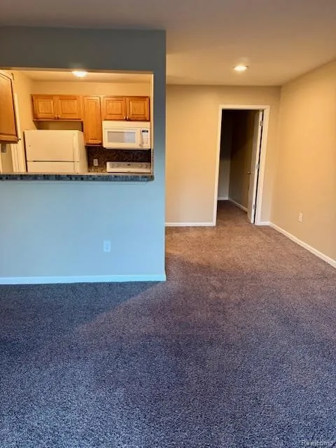 831 BLOOMFIELD VILLAGE BOULEVARD #B Auburn Hills City, MI 48326