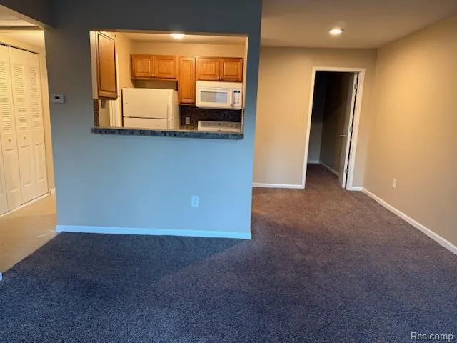 831 BLOOMFIELD VILLAGE BOULEVARD #B Auburn Hills City, MI 48326
