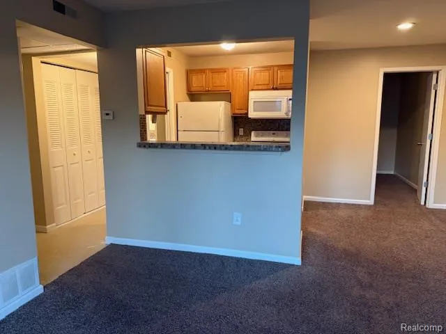 831 BLOOMFIELD VILLAGE BOULEVARD #B Auburn Hills City, MI 48326