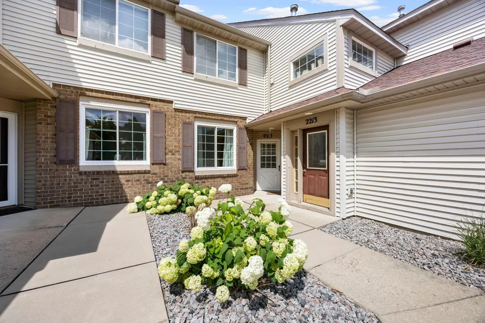 2215 White Water Way Eagan, MN 55122