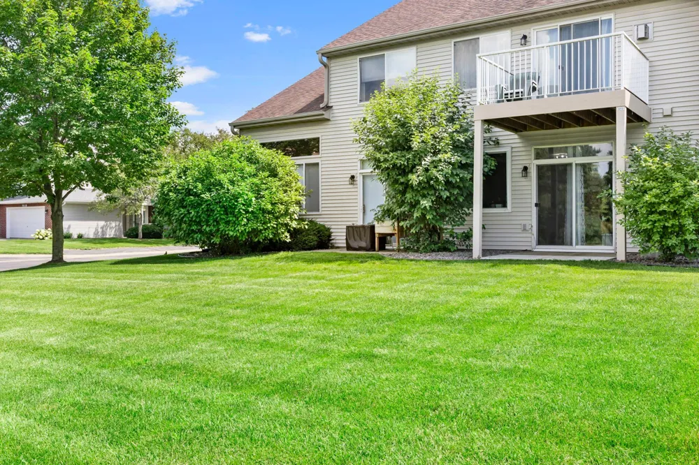 2215 White Water Way Eagan, MN 55122