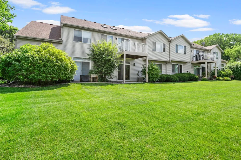 2215 White Water Way Eagan, MN 55122