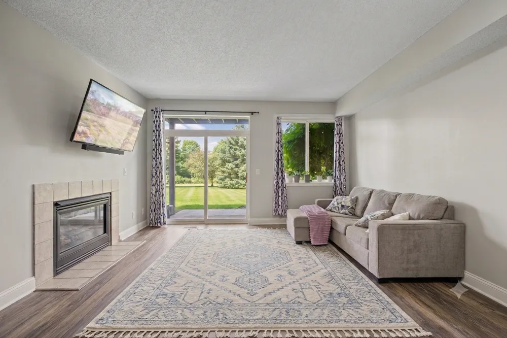 2215 White Water Way Eagan, MN 55122