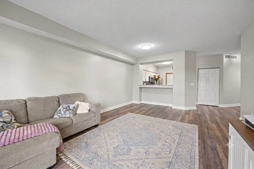 2215 White Water Way Eagan, MN 55122