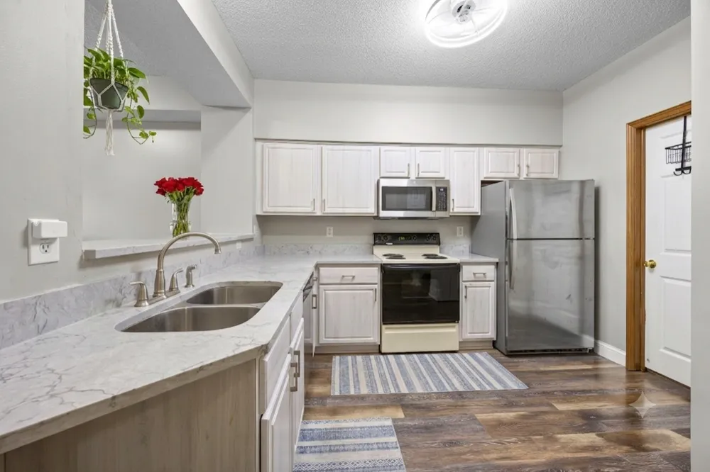 2215 White Water Way Eagan, MN 55122