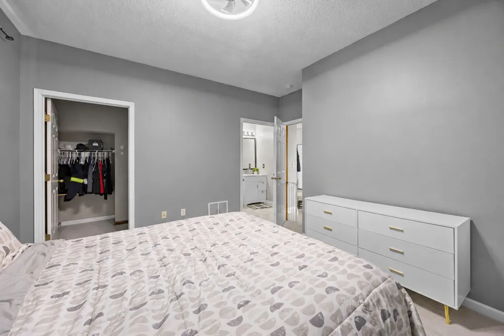 2215 White Water Way Eagan, MN 55122