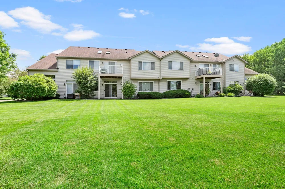 2215 White Water Way Eagan, MN 55122