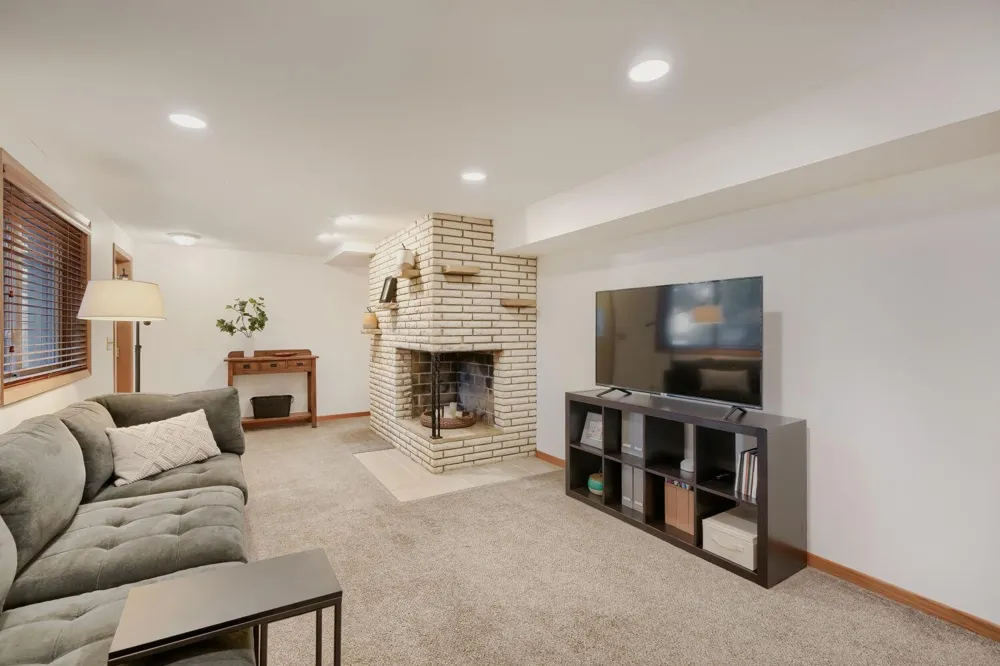 334 Edith Drive West Saint Paul, MN 55118