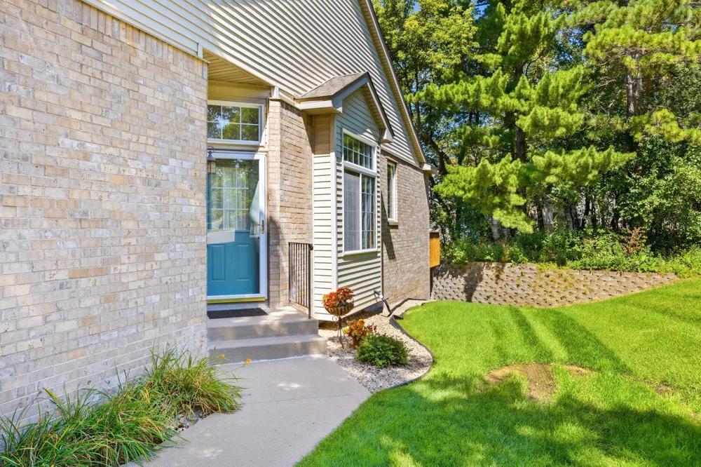 3771 Burgundy Drive Eagan, MN 55122