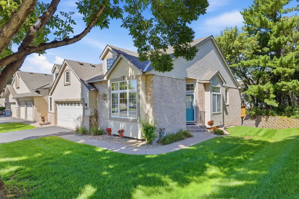 3771 Burgundy Drive Eagan, MN 55122