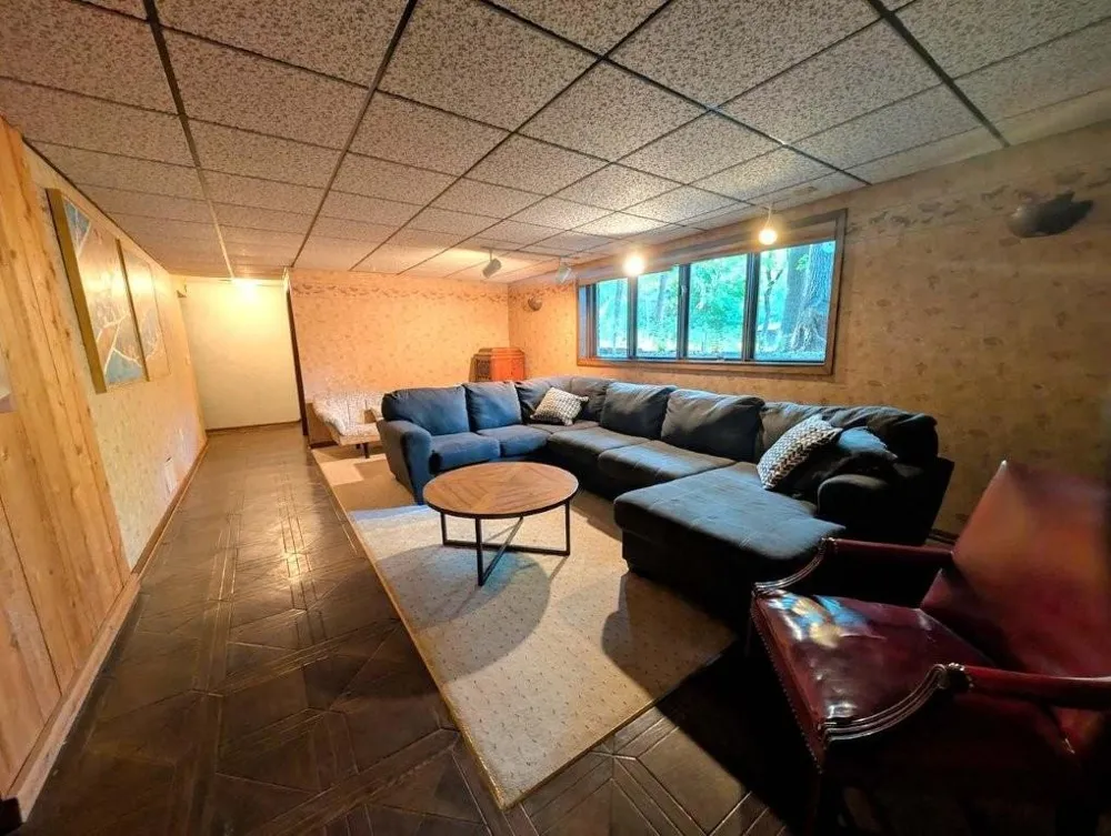 185 Bevins Lane Mahtomedi, MN 55115