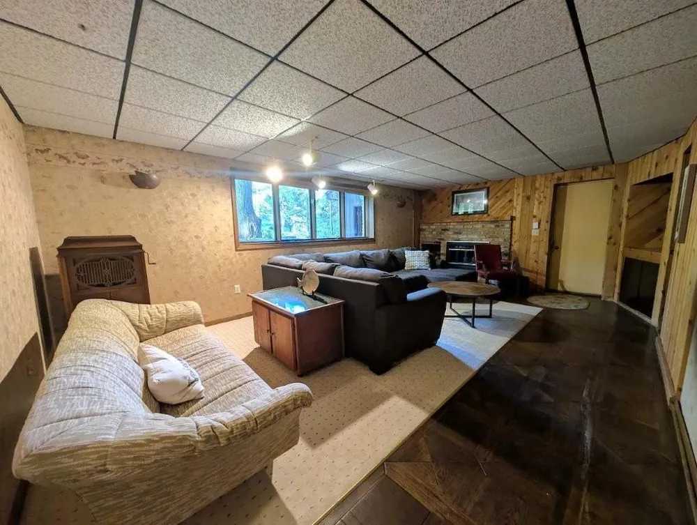 185 Bevins Lane Mahtomedi, MN 55115