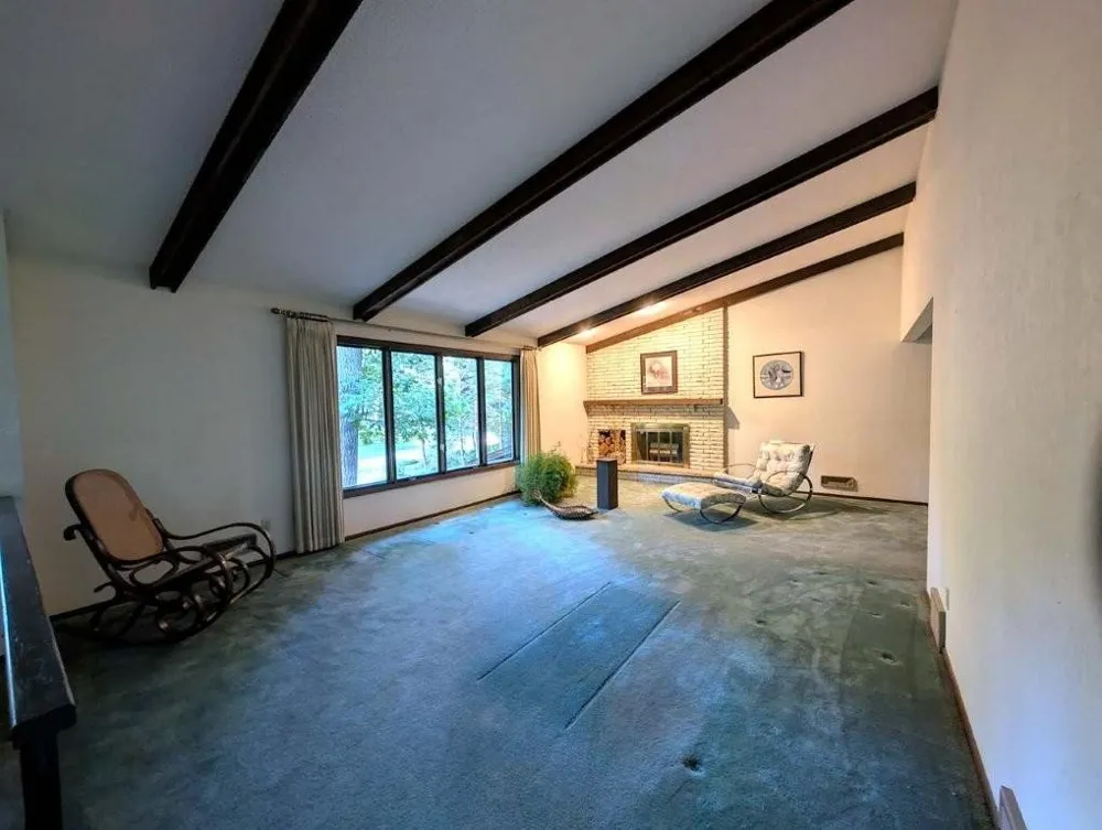 185 Bevins Lane Mahtomedi, MN 55115