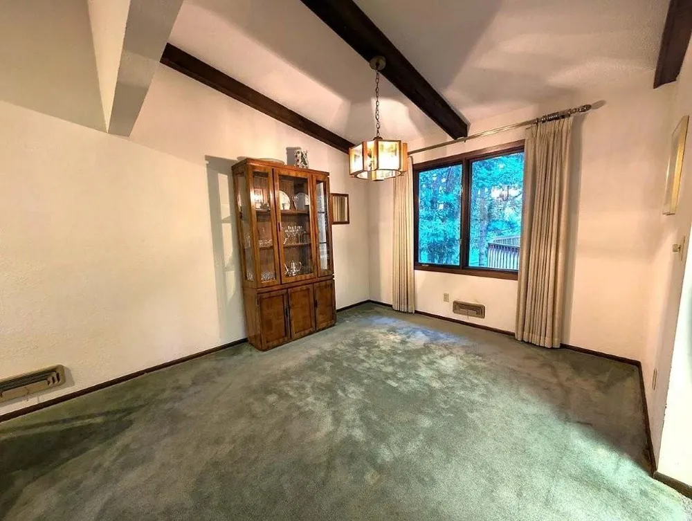 185 Bevins Lane Mahtomedi, MN 55115