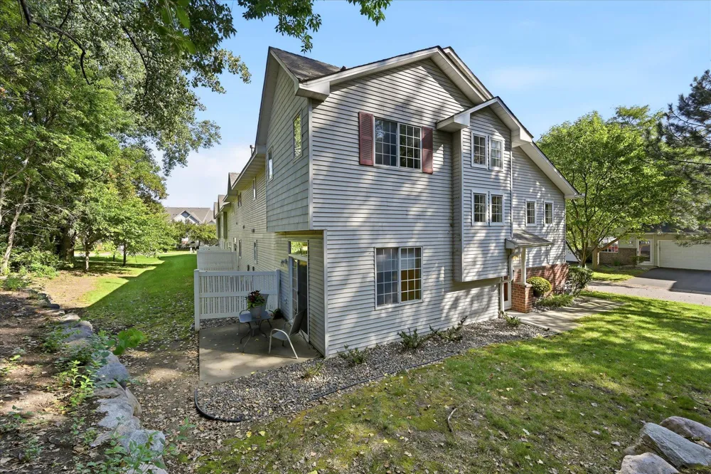 14355 Raymond Lane Eden Prairie, MN 55347