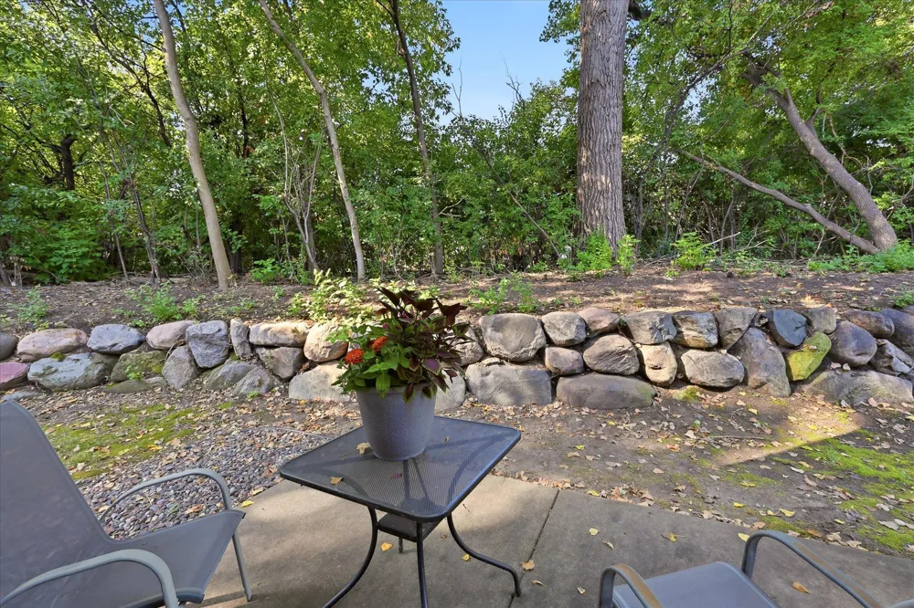 14355 Raymond Lane Eden Prairie, MN 55347