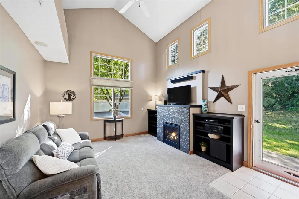 14355 Raymond Lane Eden Prairie, MN 55347