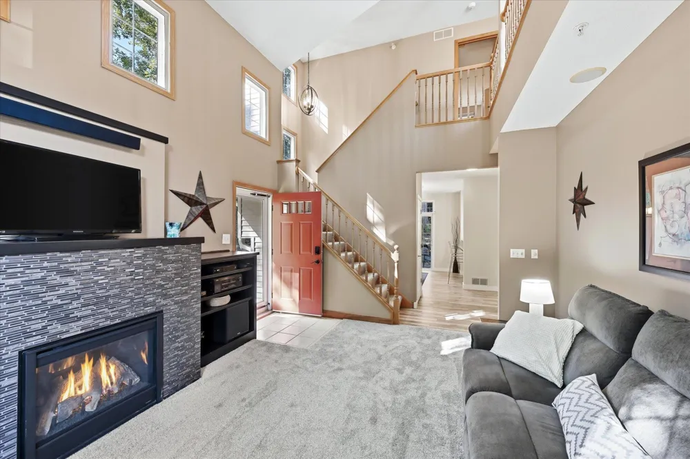 14355 Raymond Lane Eden Prairie, MN 55347