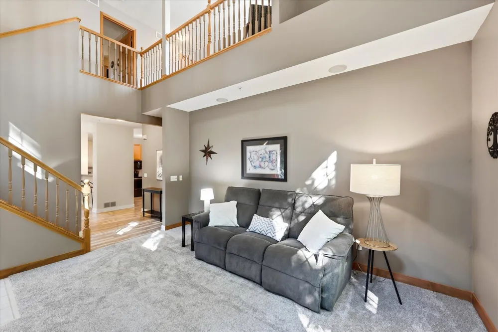 14355 Raymond Lane Eden Prairie, MN 55347