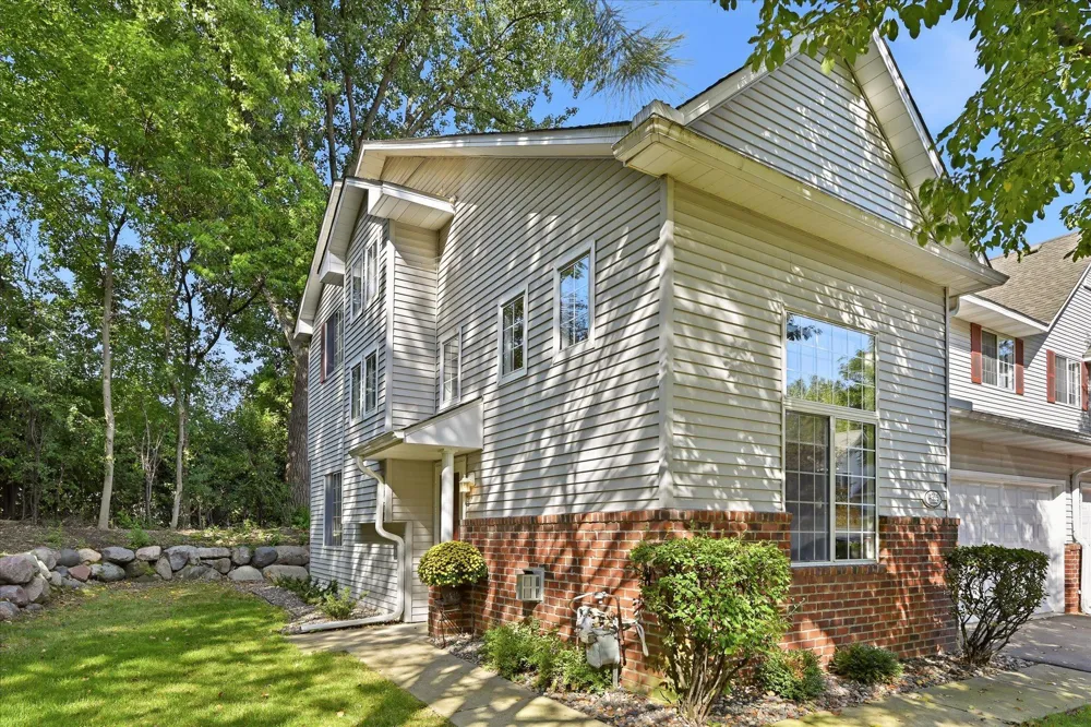 14355 Raymond Lane Eden Prairie, MN 55347