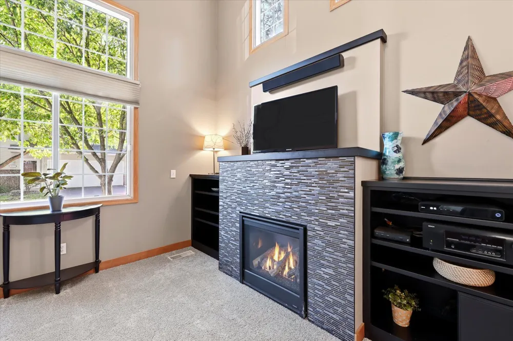 14355 Raymond Lane Eden Prairie, MN 55347
