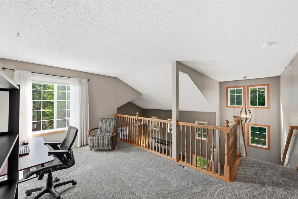 14355 Raymond Lane Eden Prairie, MN 55347