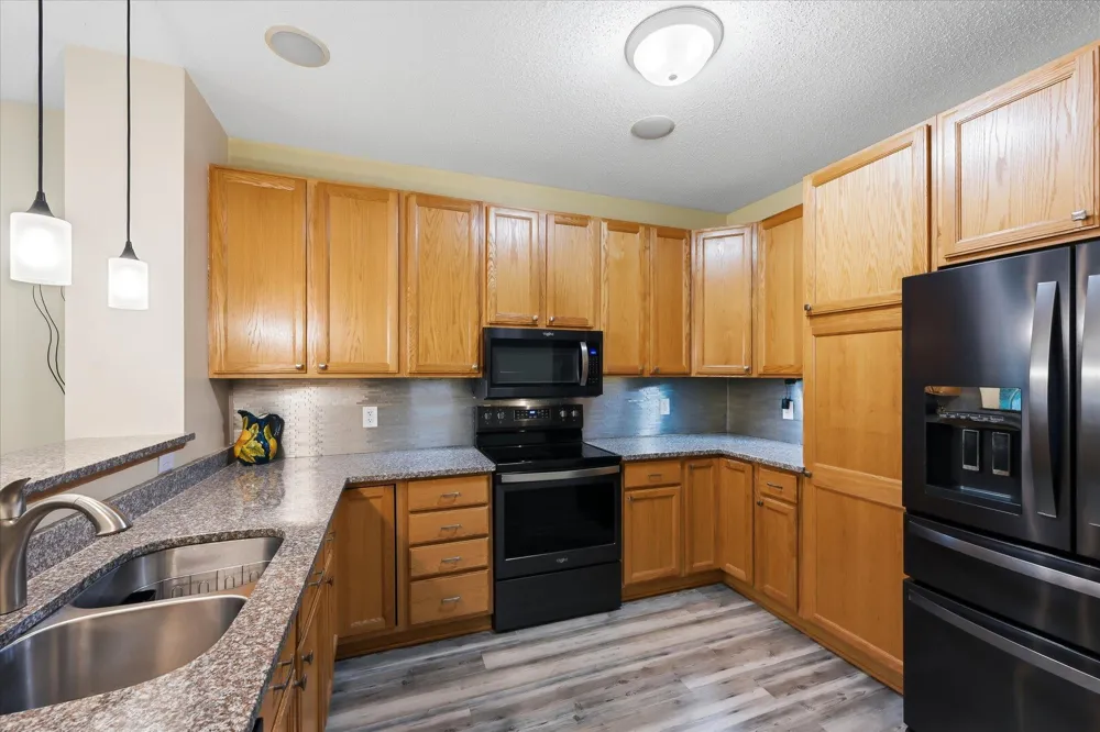 14355 Raymond Lane Eden Prairie, MN 55347