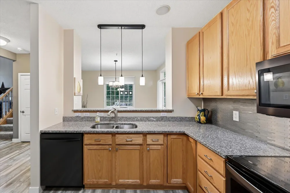 14355 Raymond Lane Eden Prairie, MN 55347