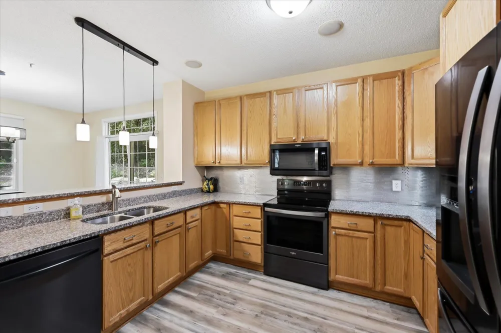 14355 Raymond Lane Eden Prairie, MN 55347