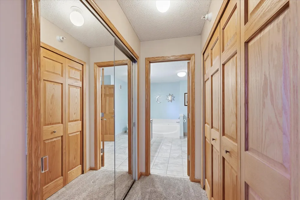 14355 Raymond Lane Eden Prairie, MN 55347