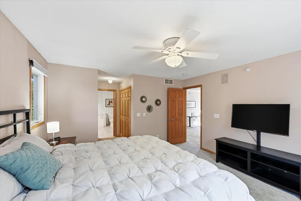14355 Raymond Lane Eden Prairie, MN 55347