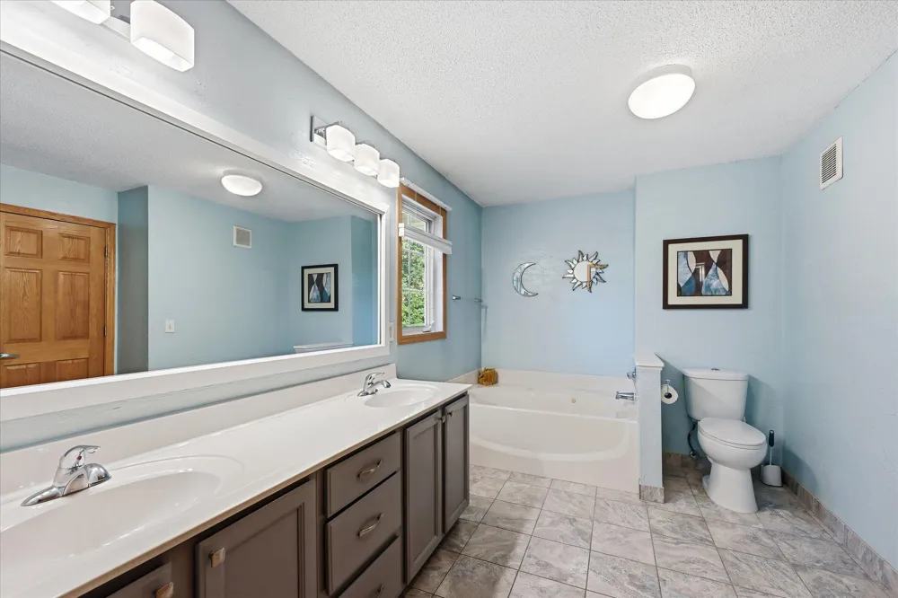 14355 Raymond Lane Eden Prairie, MN 55347