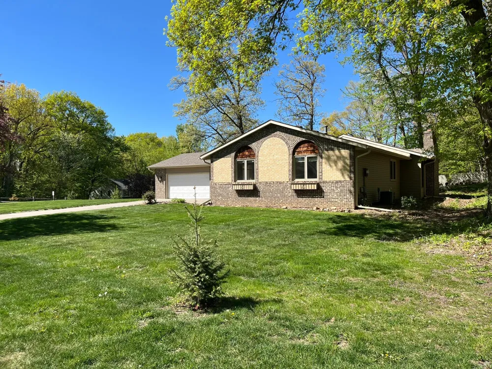 5885 Hidden Oaks Circle SE Prior Lake, MN 55372