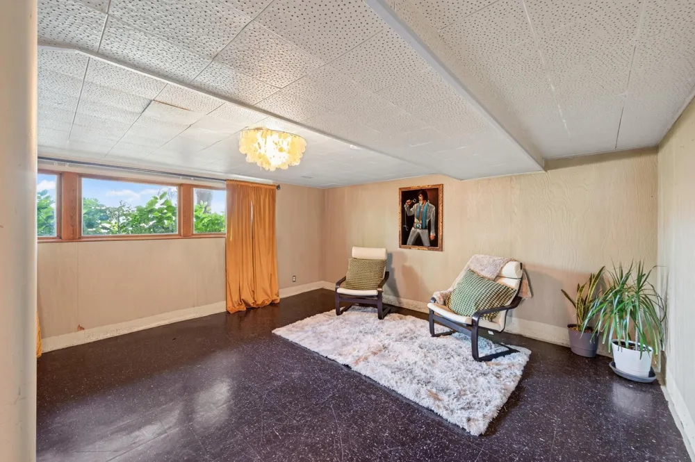 1317 Charlton Street West Saint Paul, MN 55118