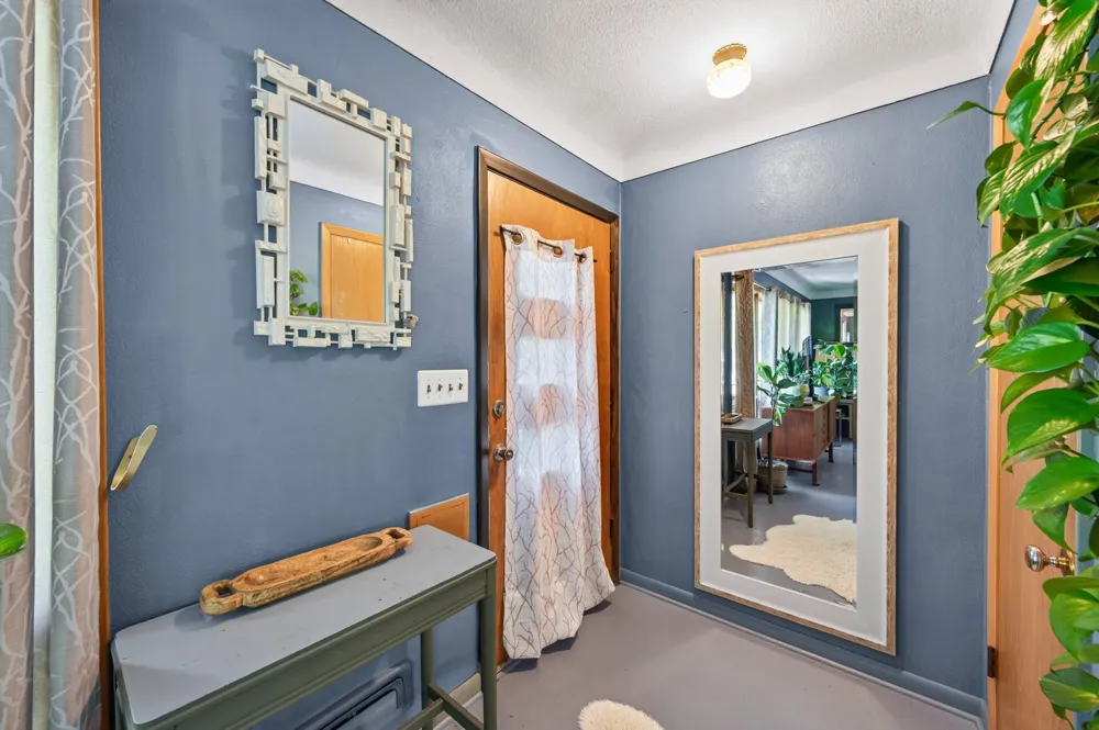 1317 Charlton Street West Saint Paul, MN 55118